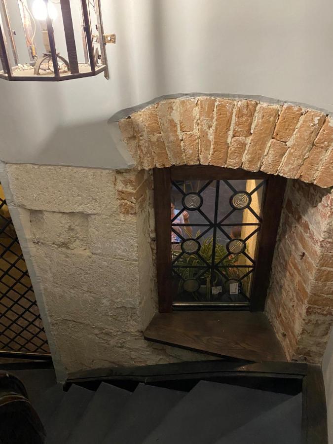 Квартира На Вулиці Лесі Українки 19 Lviv Buitenkant foto